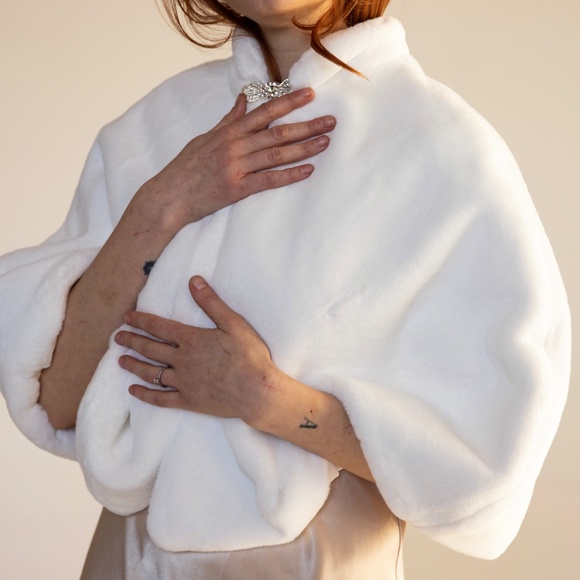 Faux Fur Evening Dress Shawl Women Shoulder Shrug White Bridal Scarf Bolero NEW - Picture 8 of 8